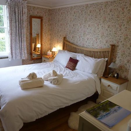 Manor Cottage Bed And Breakfast Уиндзор Екстериор снимка