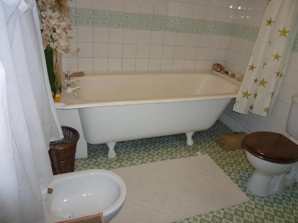 Manor Cottage Bed And Breakfast Уиндзор Екстериор снимка