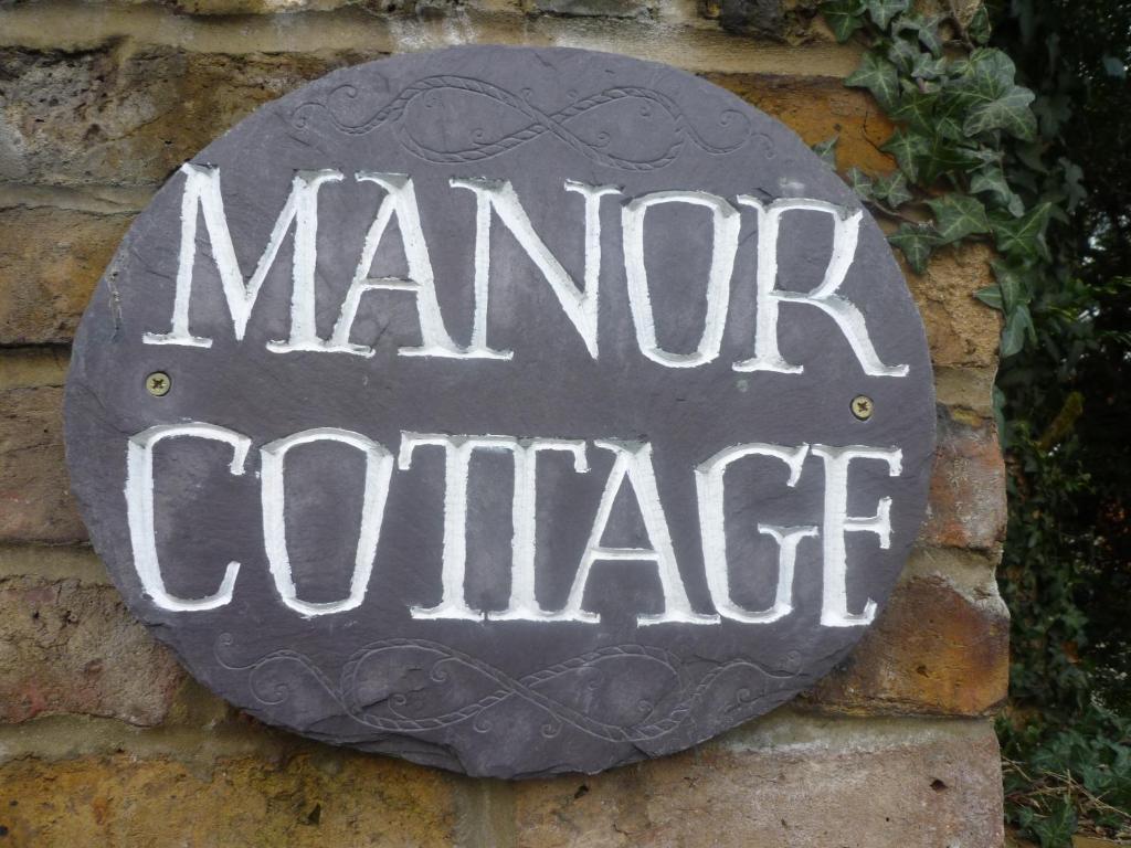 Manor Cottage Bed And Breakfast Уиндзор Екстериор снимка