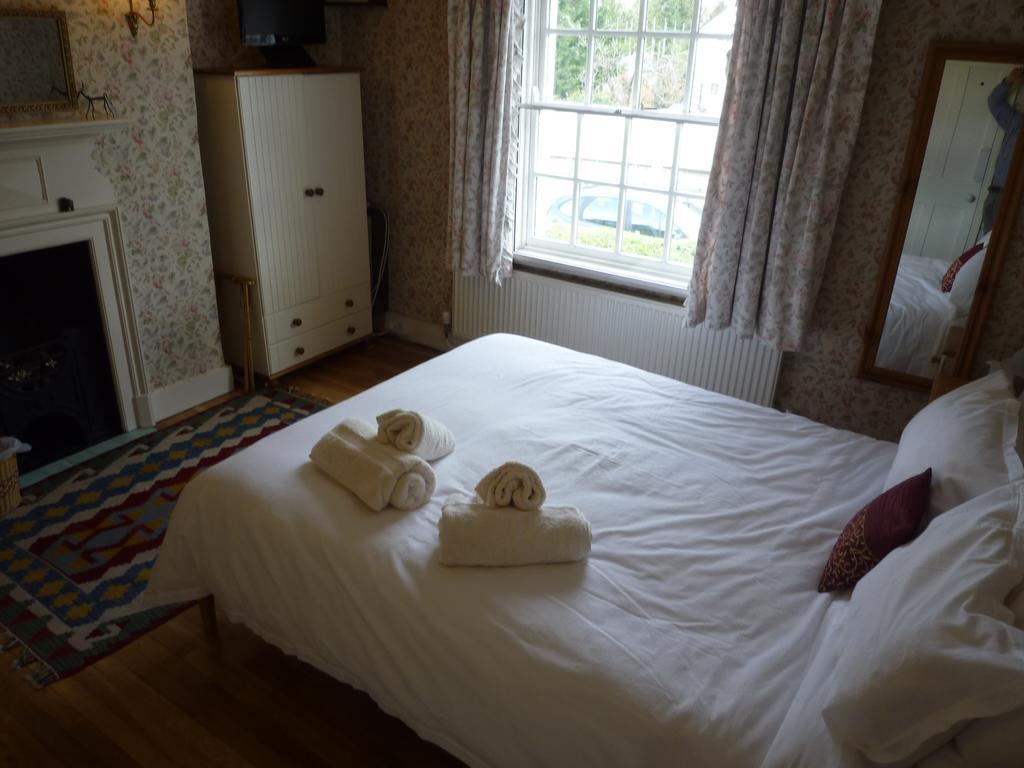 Manor Cottage Bed And Breakfast Уиндзор Екстериор снимка