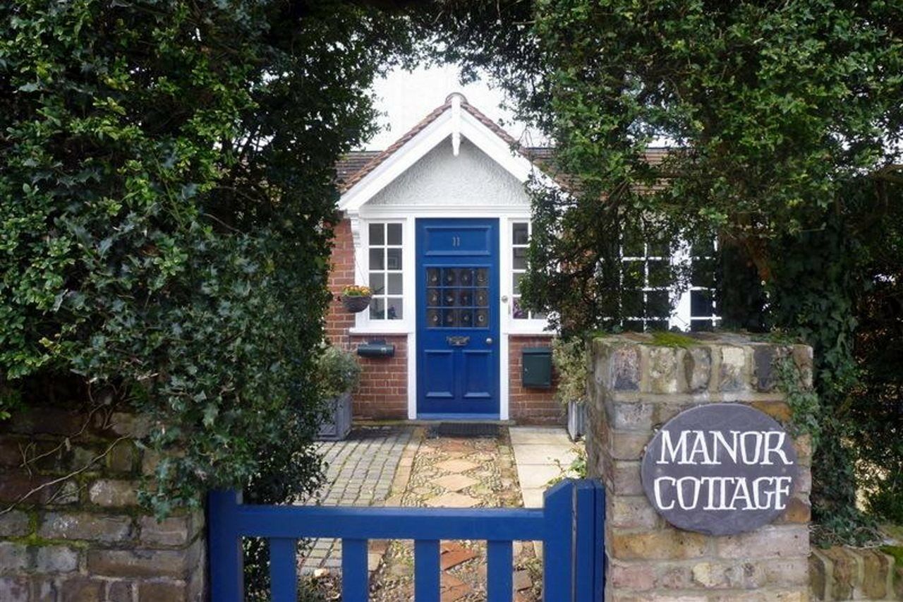 Manor Cottage Bed And Breakfast Уиндзор Екстериор снимка