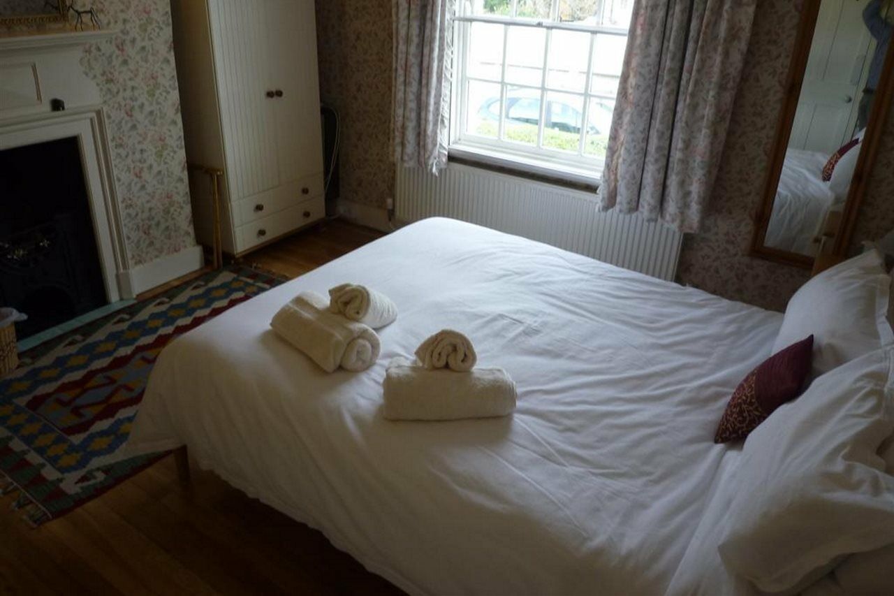 Manor Cottage Bed And Breakfast Уиндзор Екстериор снимка